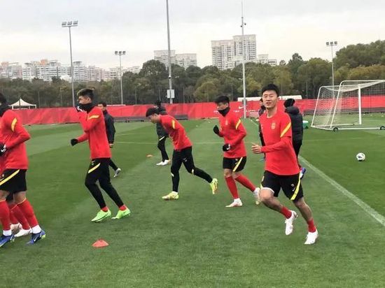 位列前九位的分别是：吴京、沈腾、黄渤、刘昊然、张涵予、王宝强、李晨、张译、邓超